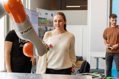 After video dogodka: MEDNARODNI FESTIVAL ROBOTIKE IN UI 2025