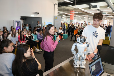Danes smo odprli Festival robotike in UI