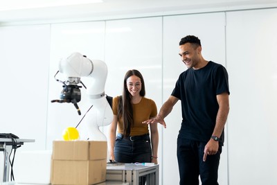 OTVORITEV FESTIVALA  ROBOTIKE IN UI, 12. 4.